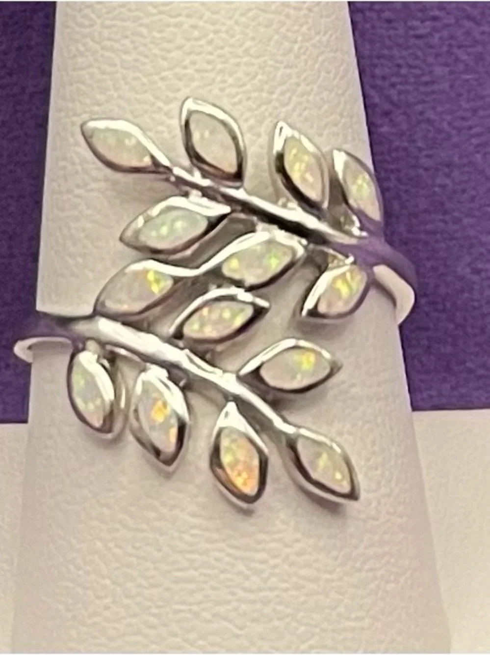 NWOT . 925 sterling silver synthetic white opal leaf ring size 9. Weight 3.80 g